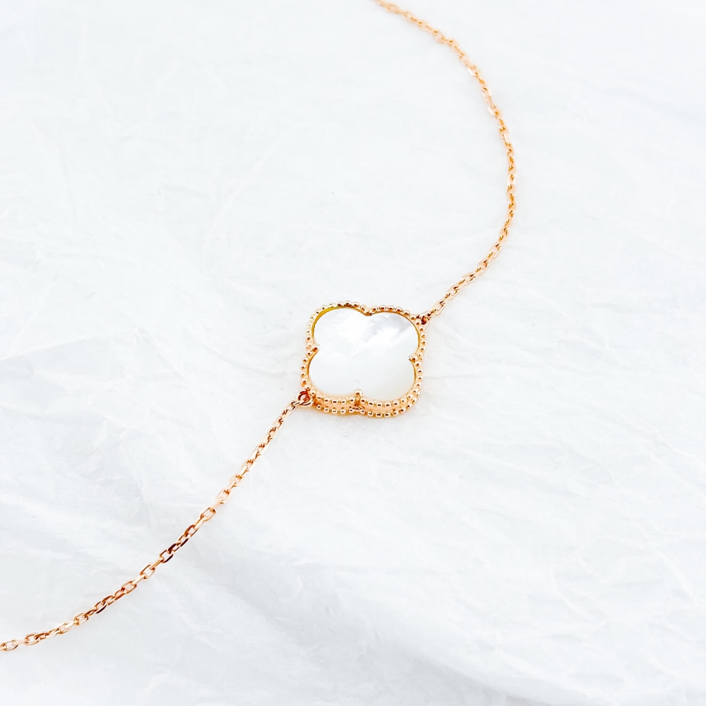 Золотий браслет Клевер з перламутром. Артикул: 008380