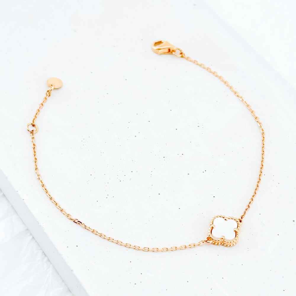 Золотий браслет Клевер з перламутром. Артикул: 008381