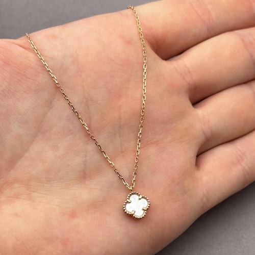 Золотое колье Клевер с перламутром. Артикул: 009167