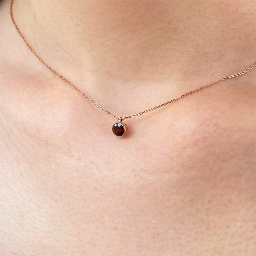 Золотое колье с гранатом. Артикул: 005291