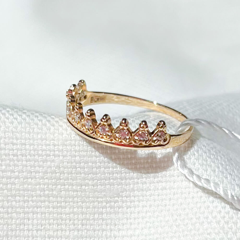 Золотое кольцо "Корона" со вставкой фианитов. Артикул: 001806