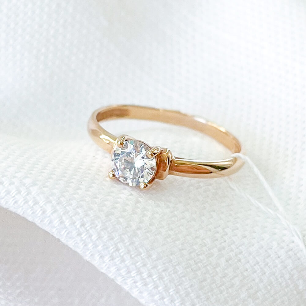 Золотое кольцо со вставкой фианита. Артикул: 000830