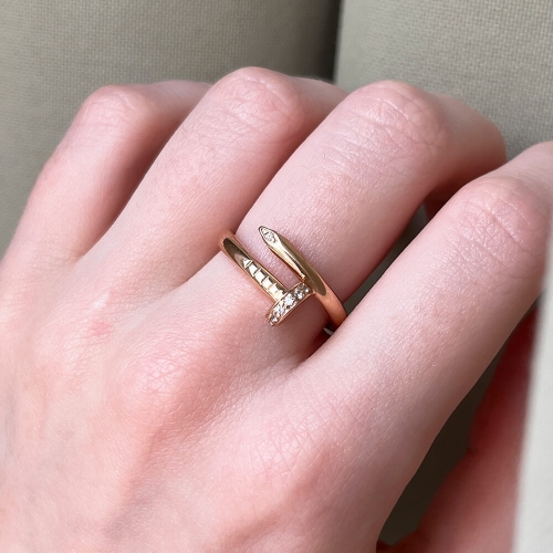 Золотое кольцо Гвоздь с фианитами. Артикул: 004752