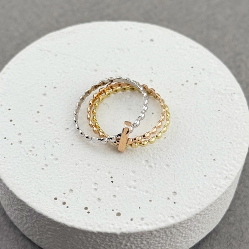 Золота каблучка з кульками. Артикул: 010883