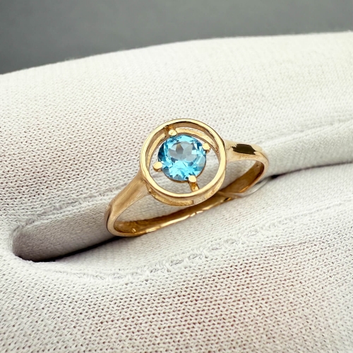 Золота каблучка з топазом. Артикул: 009833