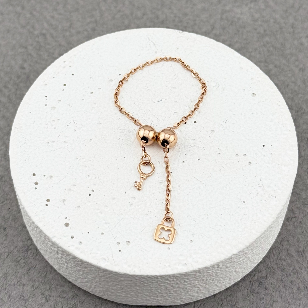 Золота каблучка-ланцюжок з підвісками. Артикул: 011009