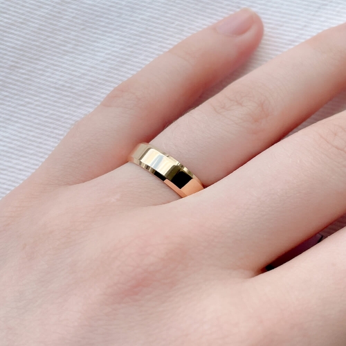 Золотое обручальное кольцо со скошенным краем 5мм