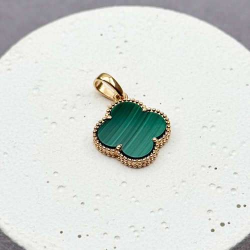 Золотий підвіс Клевер з малахітом. Артикул: 007680