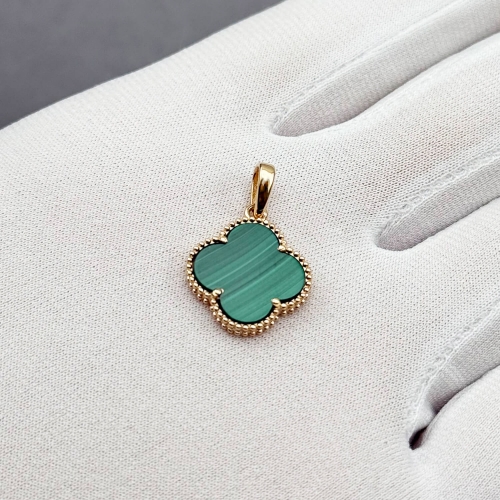 Золотий підвіс Клевер з малахітом. Артикул: 007680