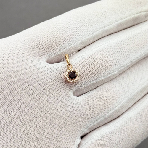 Золотий підвіс з гранатом і фіанітами. Артикул: 009835