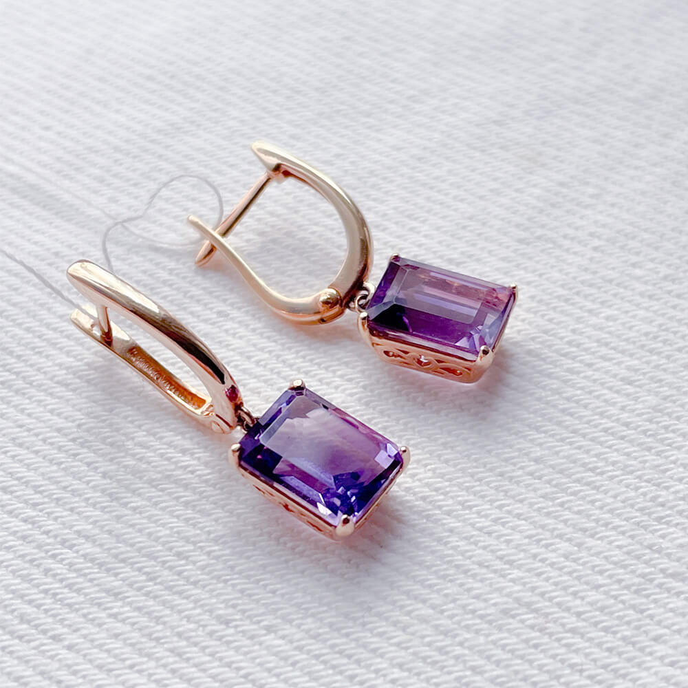 Золотые сережки со вставкой аметиста. Артикул: 001510