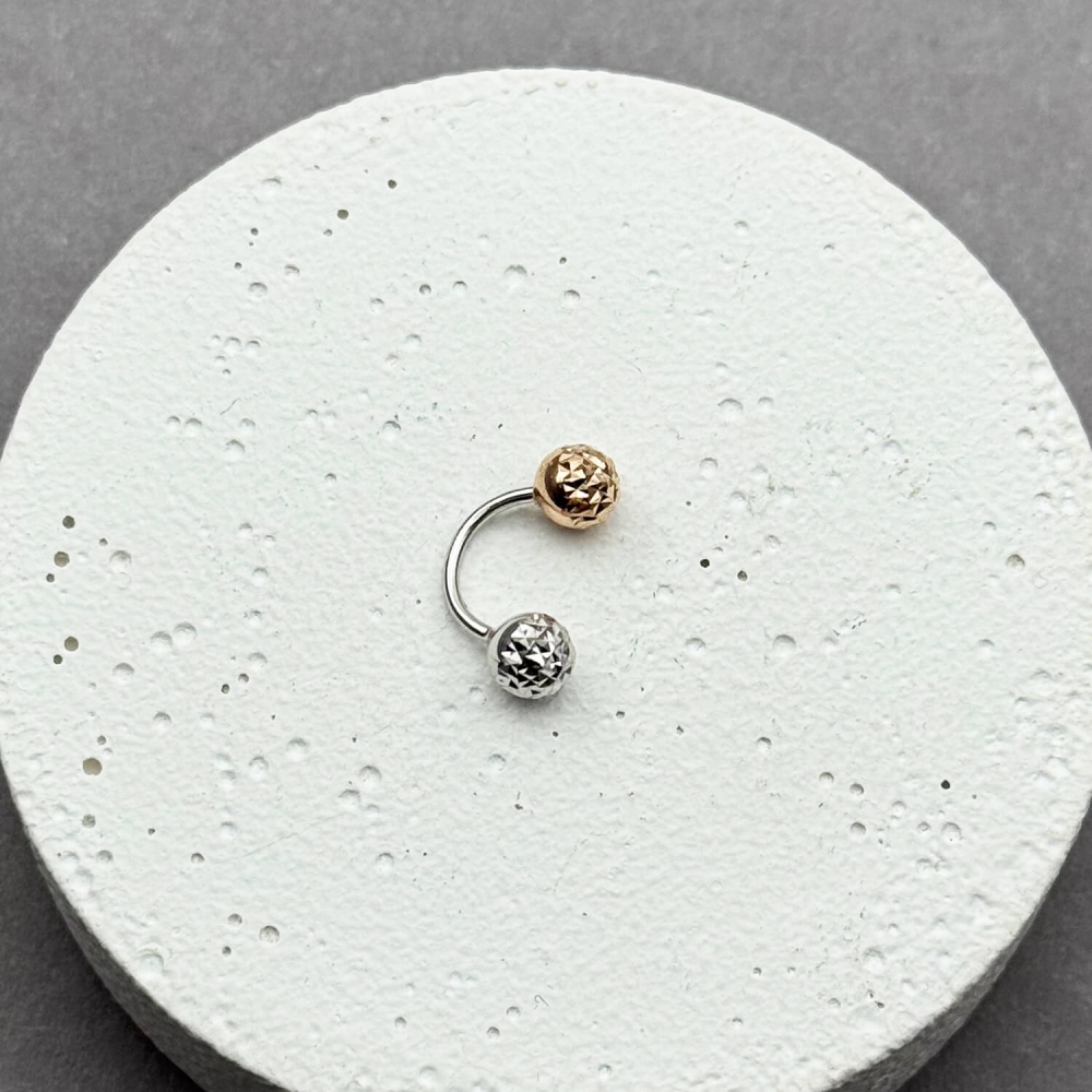 Золота сережка з алмазними кульками. Артикул: 009013