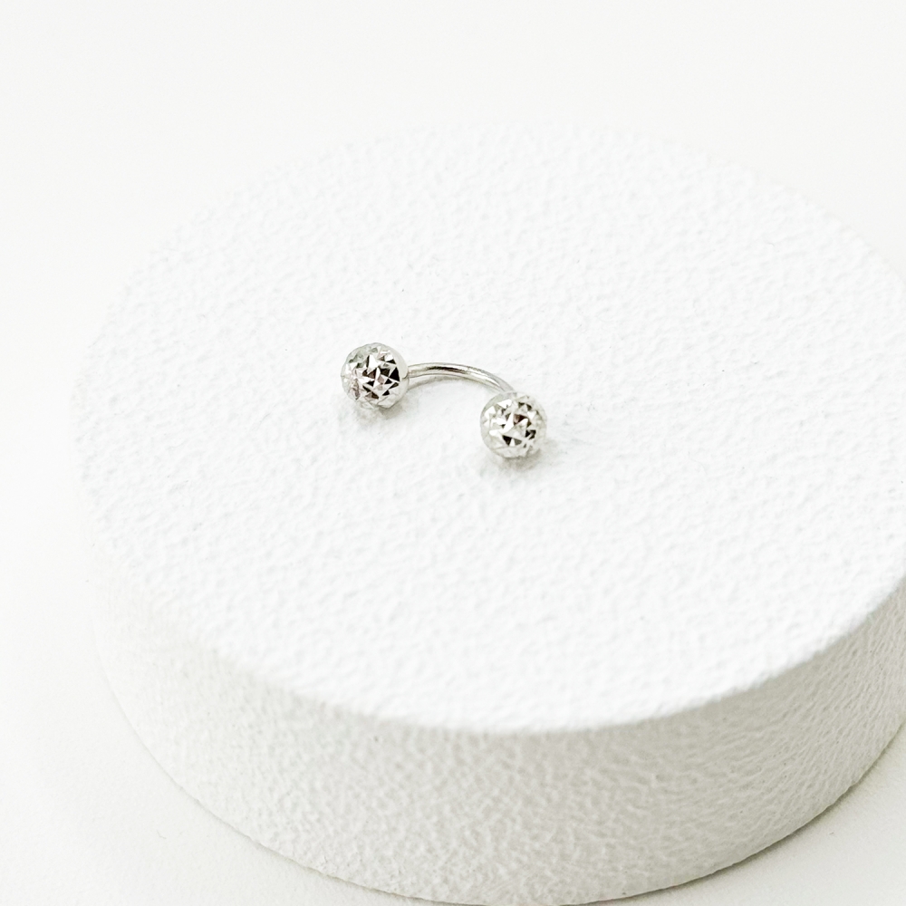 Золота сережка з алмазними кульками. Артикул: 6828