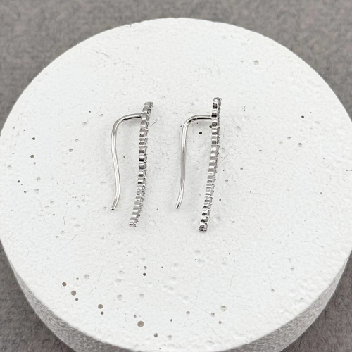 Золоті сережки-кафи з фіанітами. Артикул: 011043