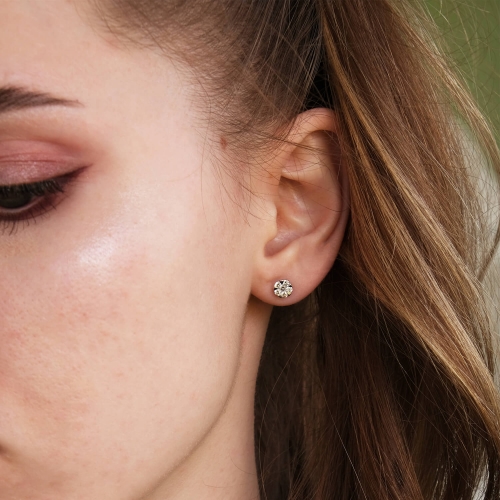 Золотые сережки-пусеты с бриллиантами. Артикул: 004553