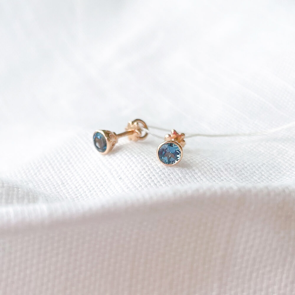 Золоті сережки-пусети з топазом. Артикул: 002892