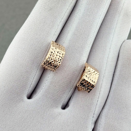 Золотые сережки с алмазной гранью. Артикул: 010929