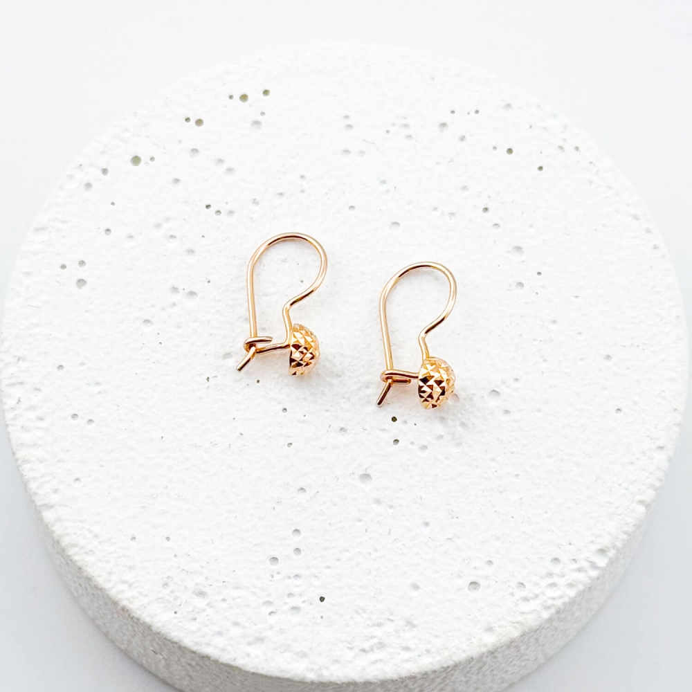 Золотые сережки с алмазными шариками. Артикул: 008426