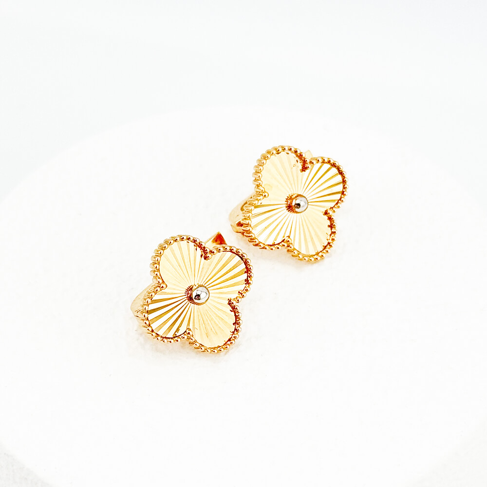 Золоті сережки Клевер з алмазною гранню. Артикул 006662