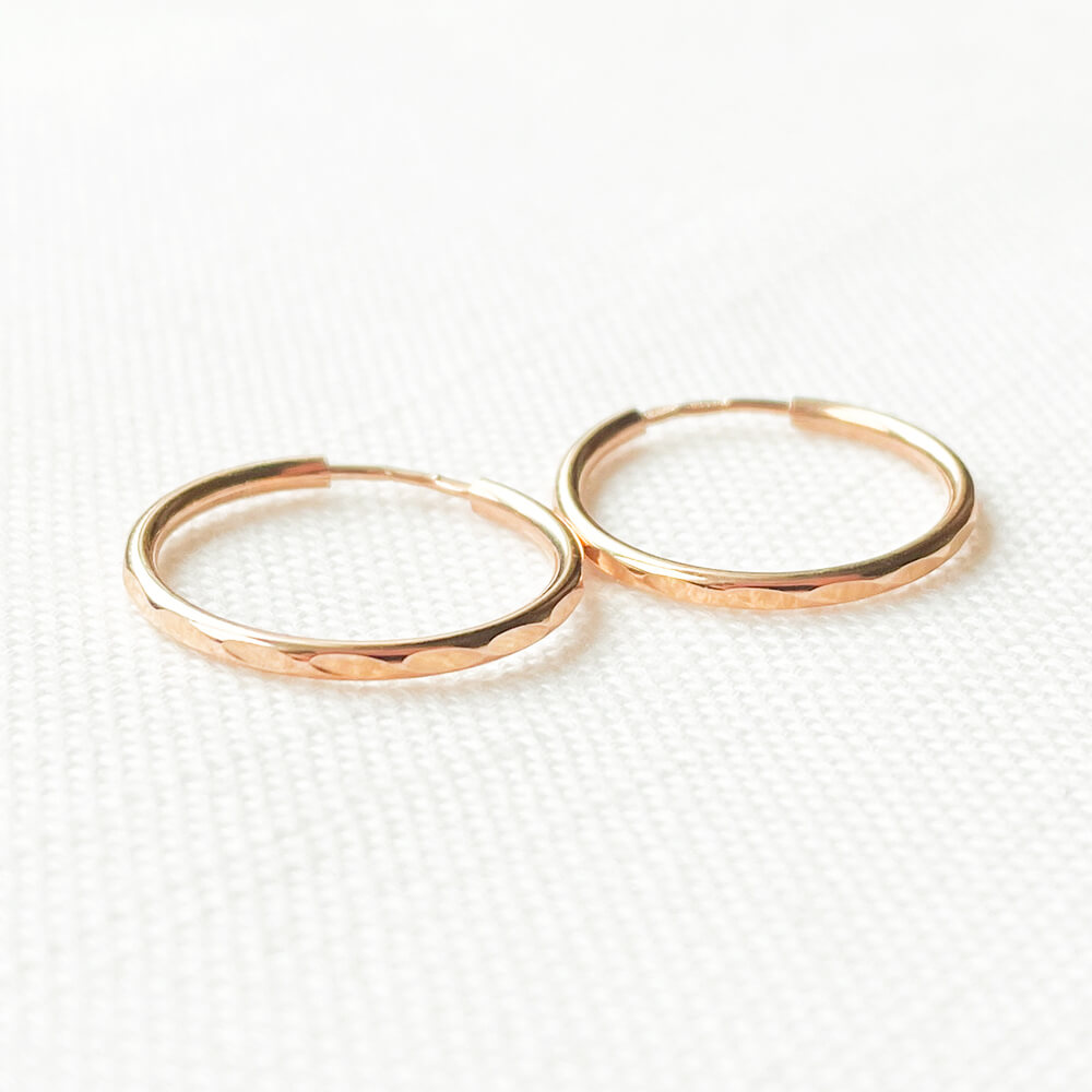 Золотые серьги-кольца с алмазной гранью. Артикул: 004650