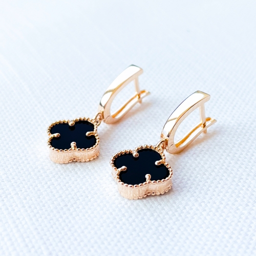 Золотые серьги-подвески Клевер с ониксом. Артикул 004992