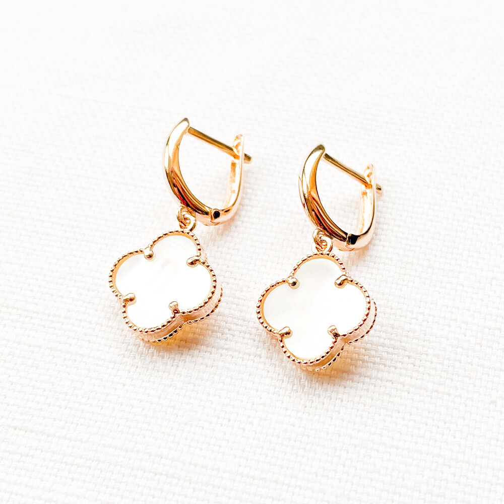 Золоті сережки-підвіски Клевер з перламутром. Артикул 005978