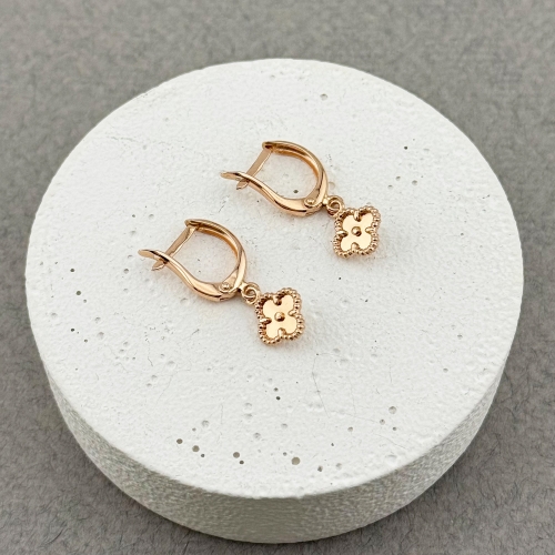 Золоті сережки-підвіски з Конюшиною. Артикул: 011010