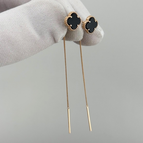 Золоті сережки-протяжки Конюшина з оніксом. Артикул: 011016