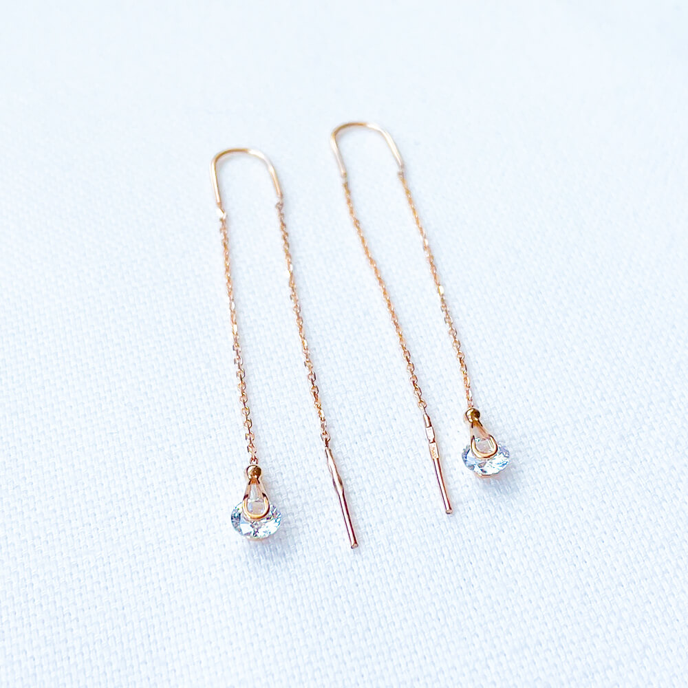 Золотые серьги-протяжки с фианитами. Артикул: 005486