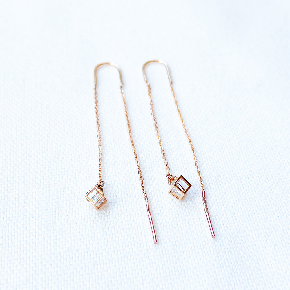 Золотые серьги-протяжки с фианитами. Артикул: 005487