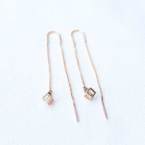 Золотые серьги-протяжки с фианитами. Артикул: 005487