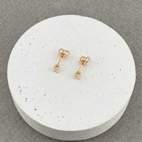 Золоті сережки-пусети з фіанітами. Артикул: 011042