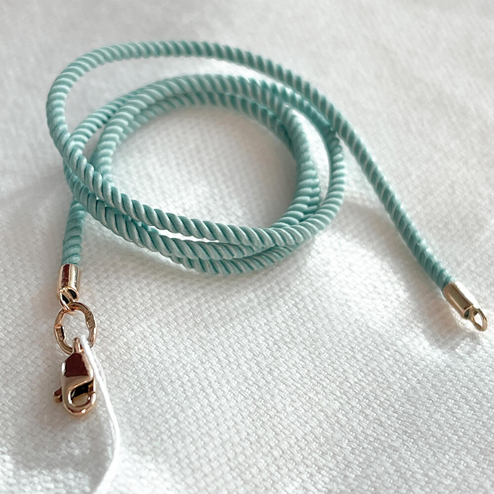 Бирюзовый шелковый ювелирный шнурок 2мм с золотым замком. Артикул 16102-10