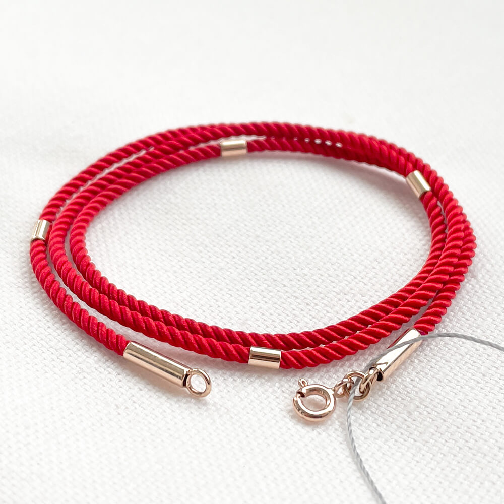 Червоний шовковий ювелірний шнурок 2мм з 4 золотими вставками. Артикул: 004119