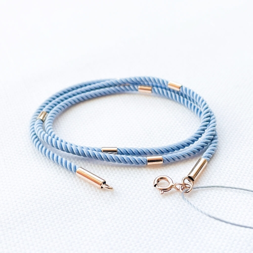 Шовковий блакитний шнурок 2мм із 6 золотими вставками. Артикул: 004868