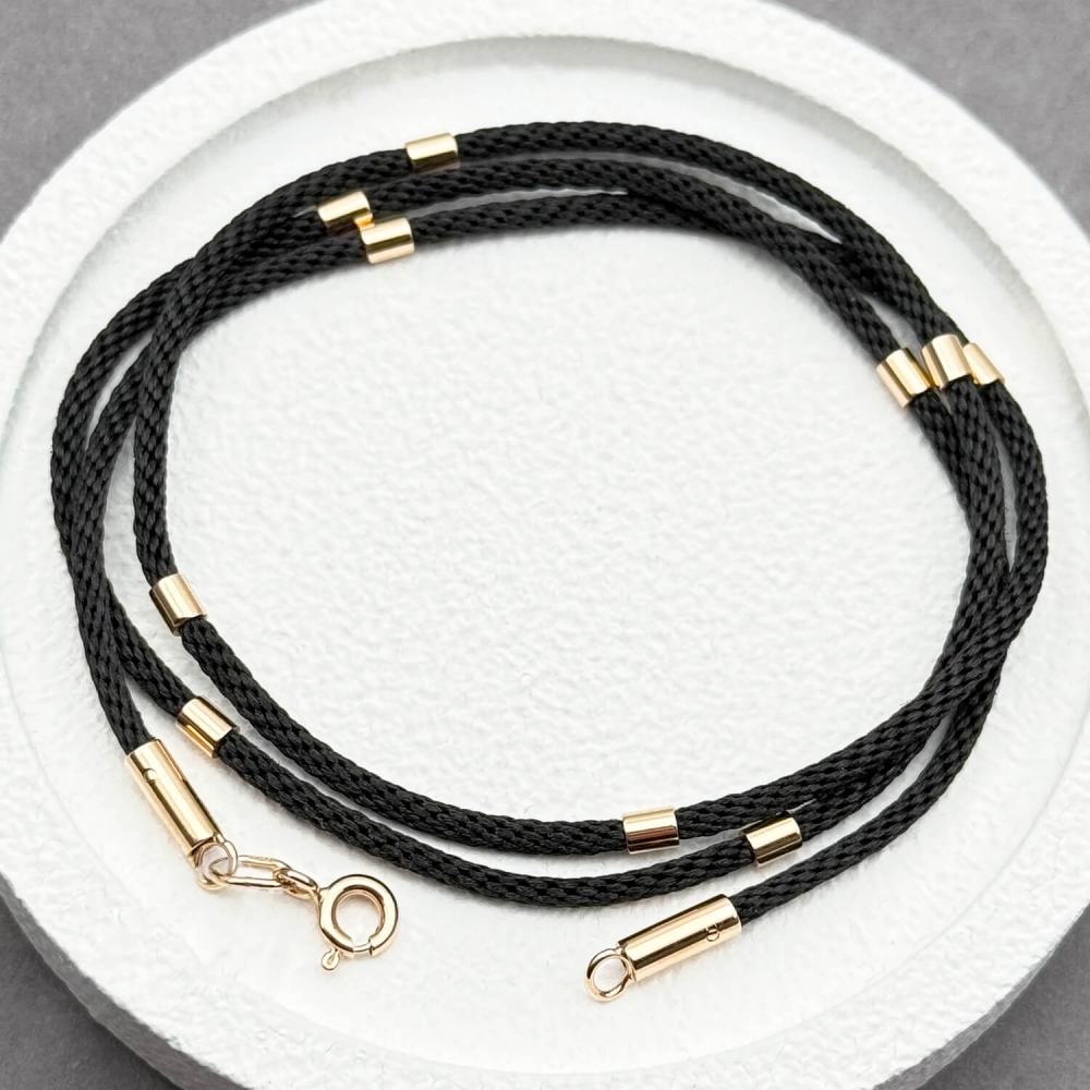 Шовковий шнурок із 10 золотими вставками. Артикул: 008765