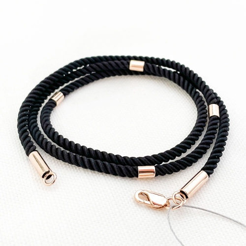 Шовковий шнурок з 4-ма золотими вставками. Артикул: 004618