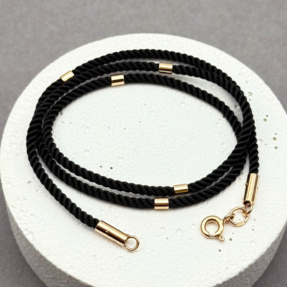 Шовковий шнурок із золотими вставками. Артикул: 008113